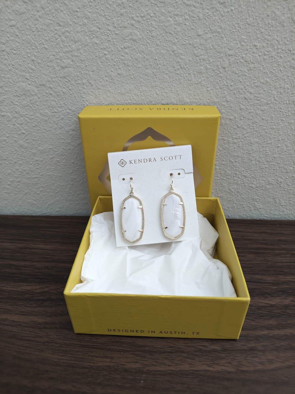 Kendra Scott White Mother-of-Pearl Elle Drop Earrings